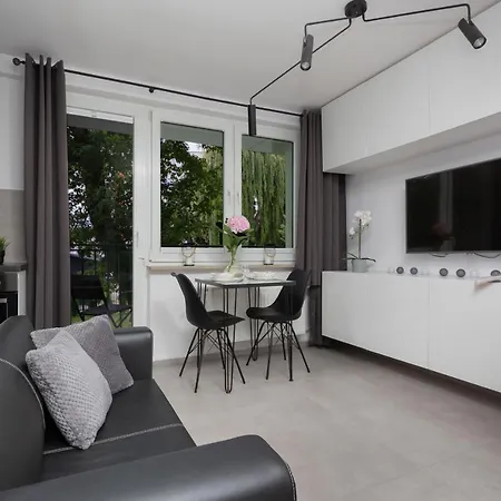 Cozy With Balcony Mokotów By Renters Apartamento