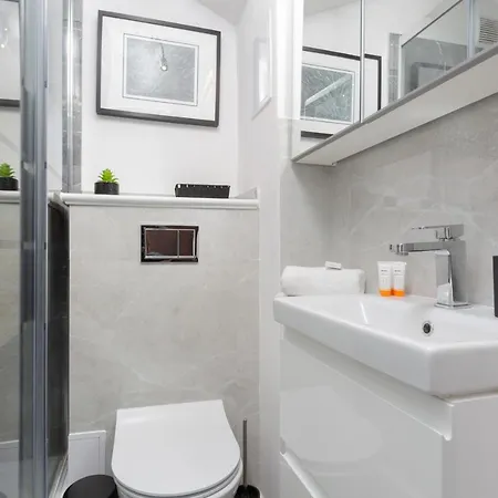 Metro Wierzbno Cozy Mokotow By Renters Varşova
